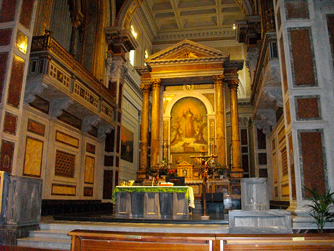 Photographie et vue intérieure de la Basilique du Sacré-Cœur