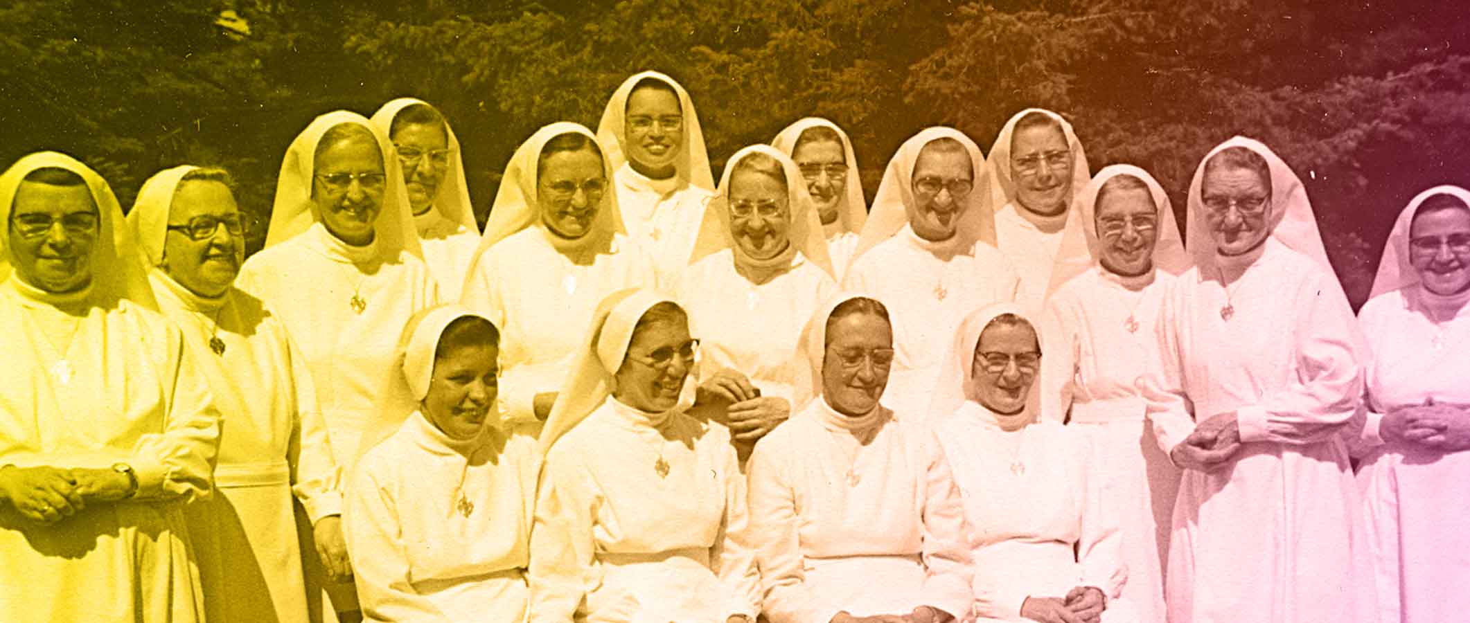 Photo d'archives : un groupe de soeurs Oblates de Béthanie