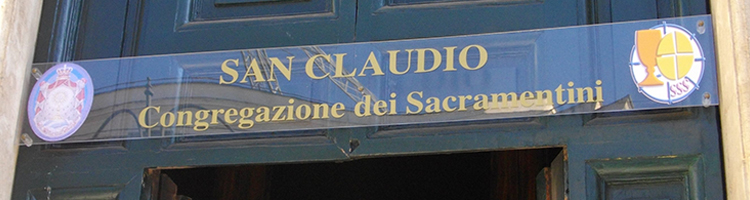 Photographie de la plaque extérieure identifiant l'église Saint-Claude